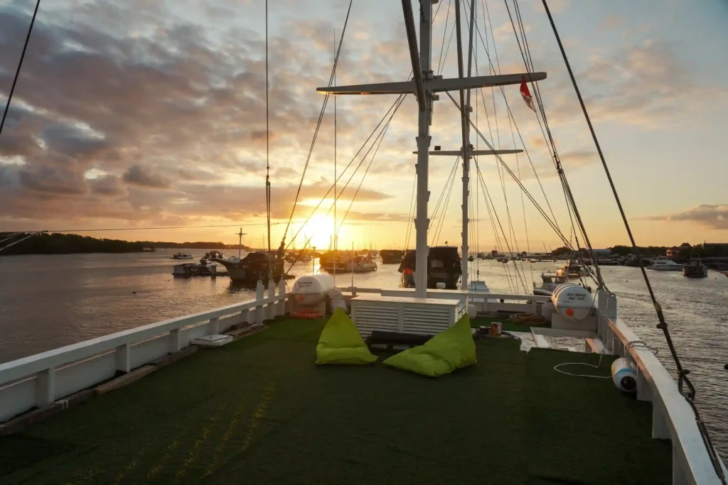 Sundeck Mosalaki Phinisi