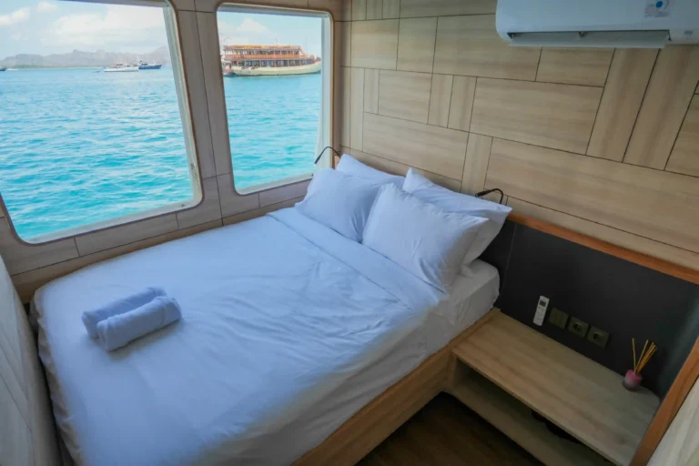 lamalera cabin mosalaki phinisi