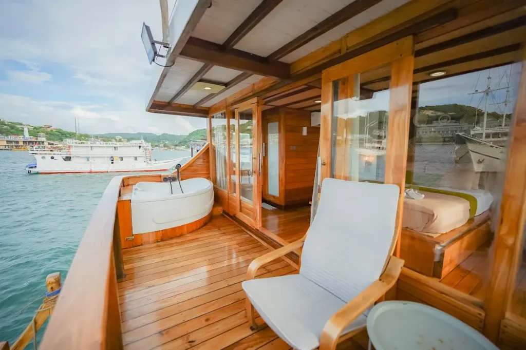 Suite cabin with private balcony