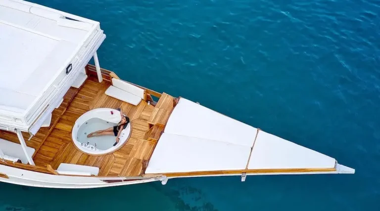 Sundeck jacuzzi on a luxury phinisi
