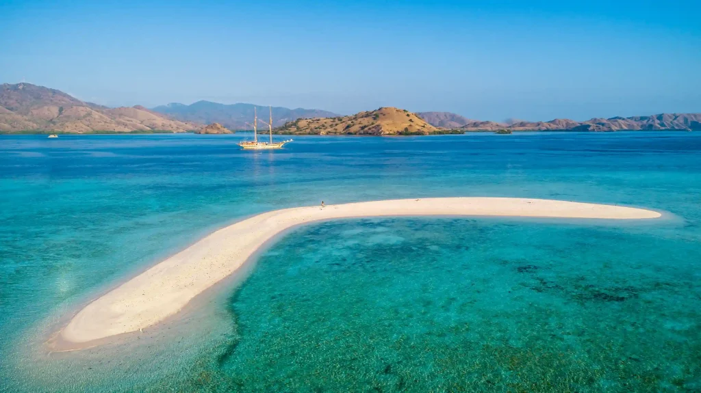 Taka Makassar sandbar, Komodo National Park